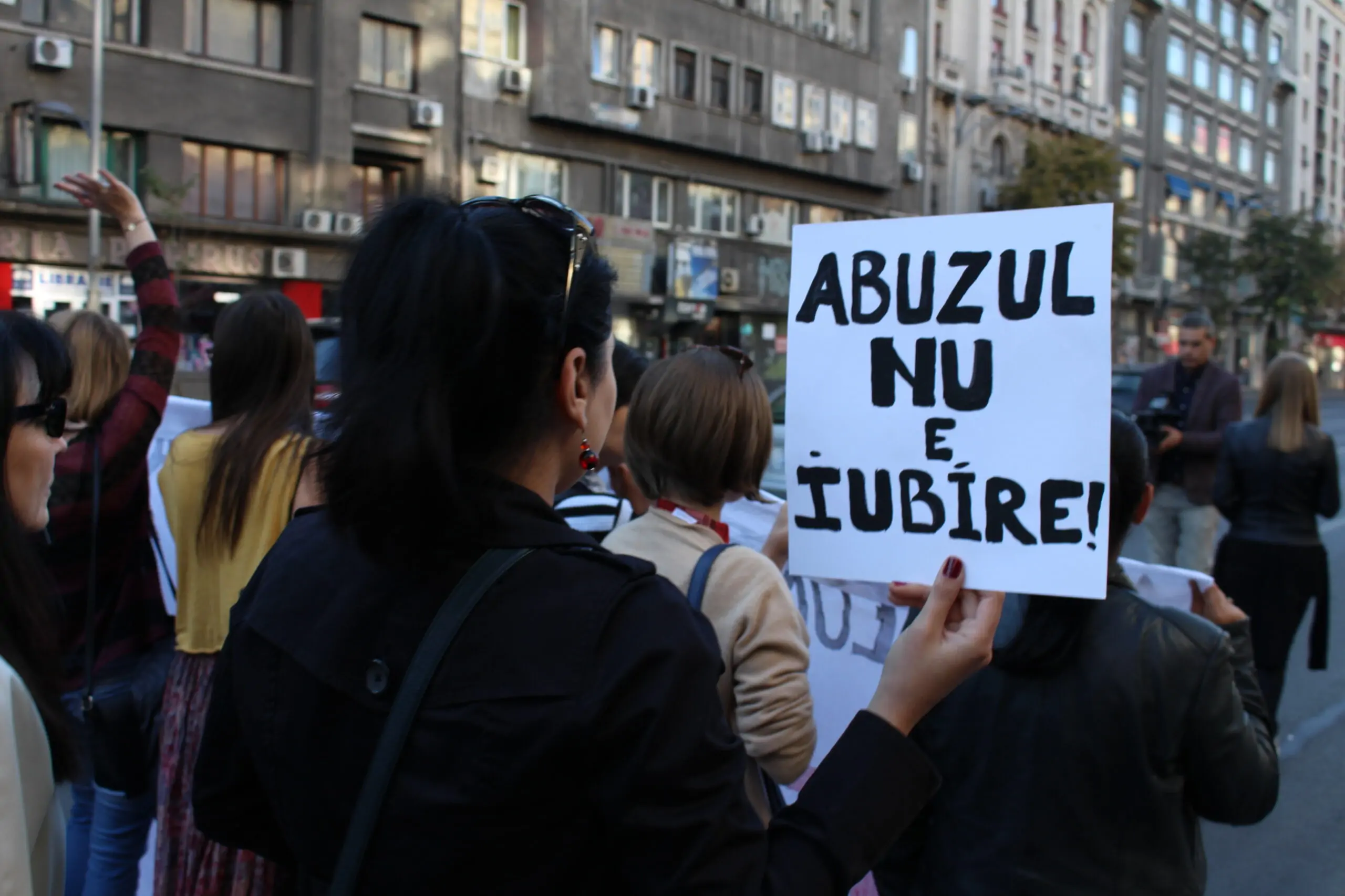 Stop violenței de gen! Mesajul ONG-urilor cu ocazia Zilei internaționale pentru eliminarea violenței împotriva femeilor